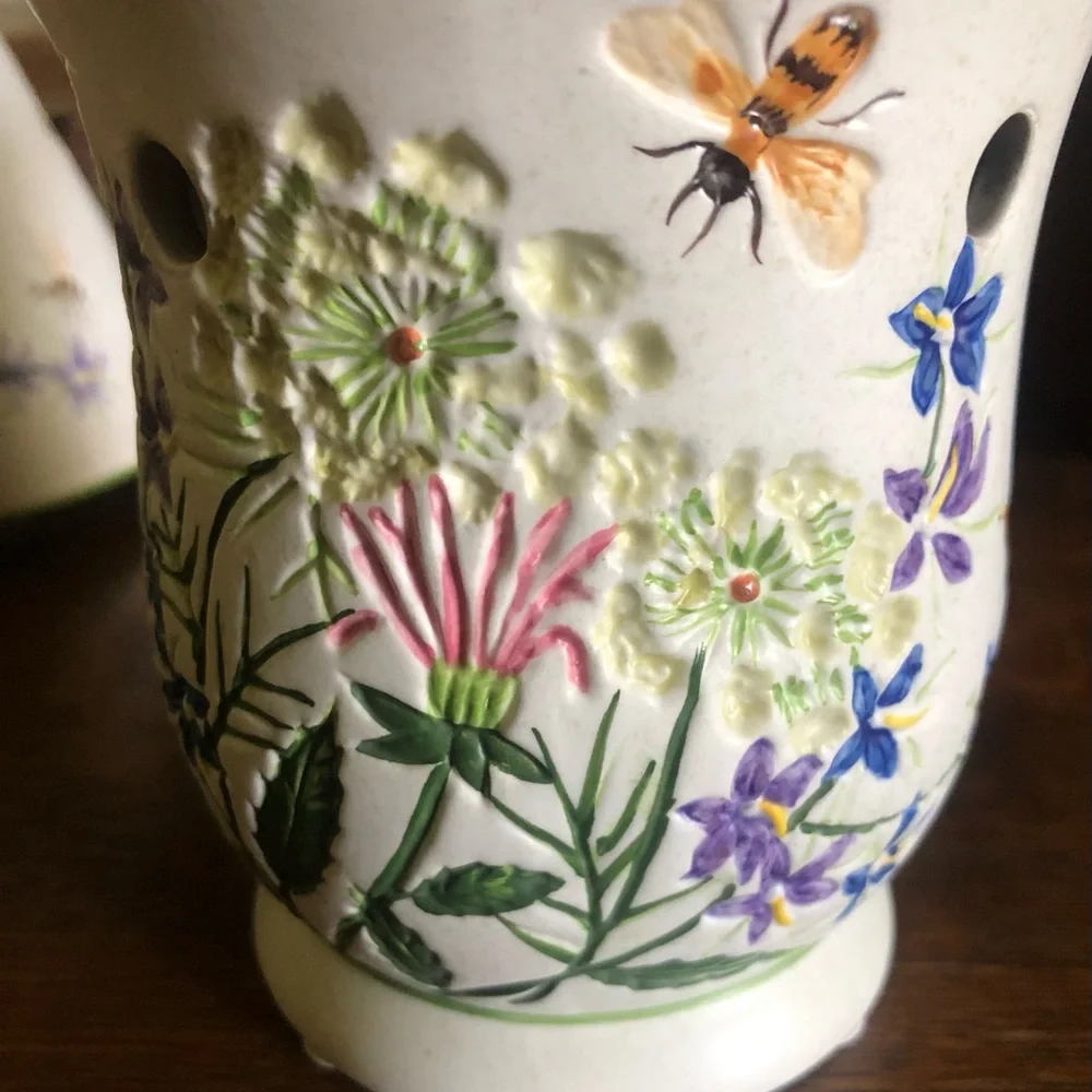 Vintage Yankee Candle Embossed Wildflowers & Bees Shade Topper & Tart Warmer Set